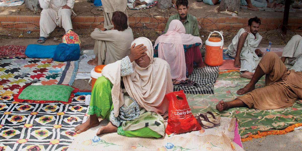 Scorching temperatures killed hundreds of people last year in Pakistan. Continued global warming will increase the risk of heat-related deaths, researchers warn.