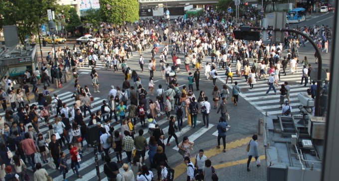 A busy crosswalk in Tokyo