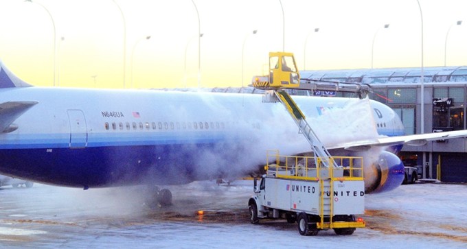 deicing plane